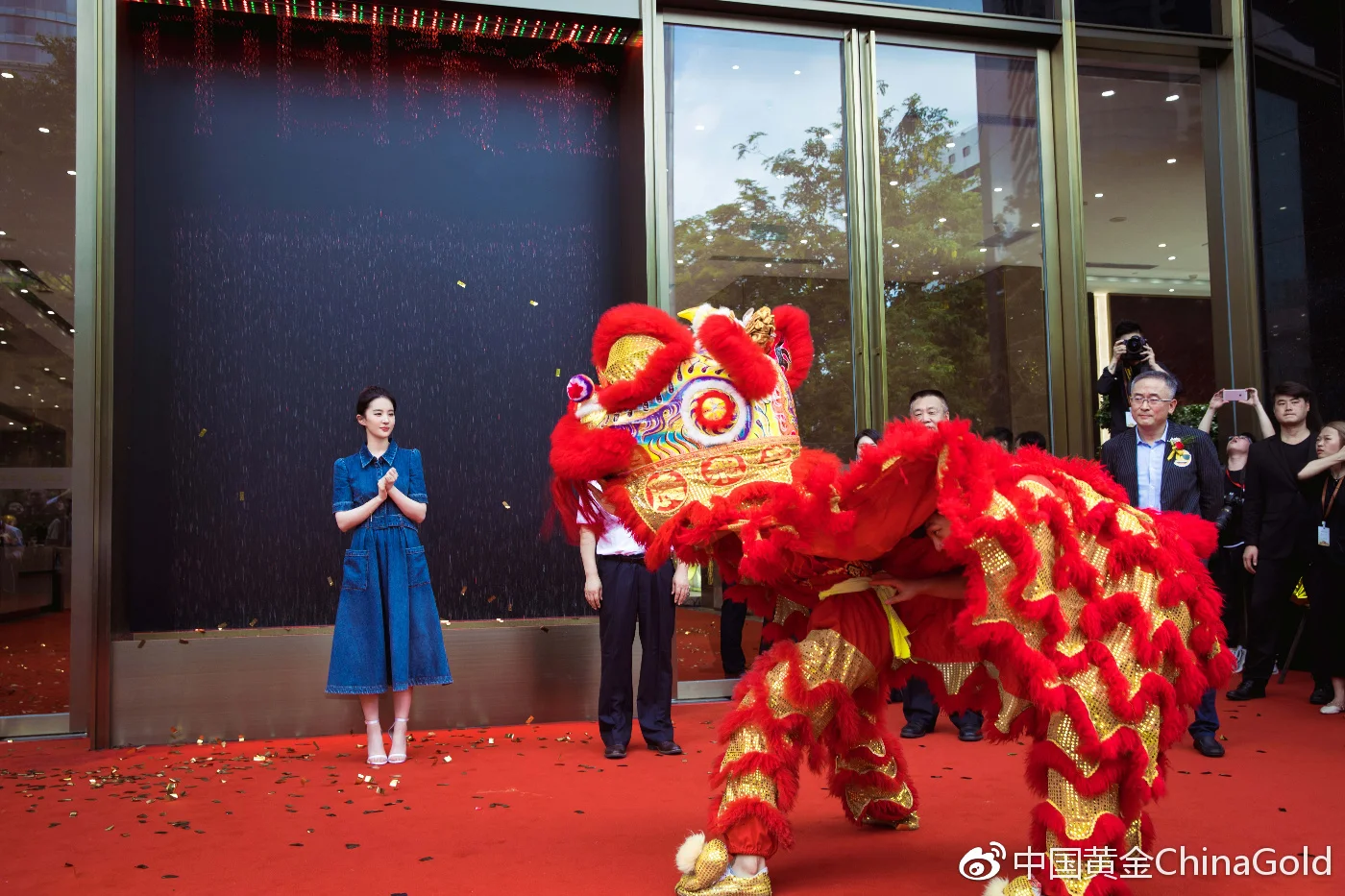 刘亦菲出席中国黄金广州旗舰店开业仪式