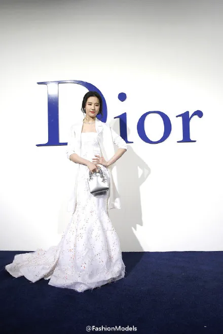 Dior迪奥2016春夏北京大秀红毯  《刘亦菲》[2015.12.19]