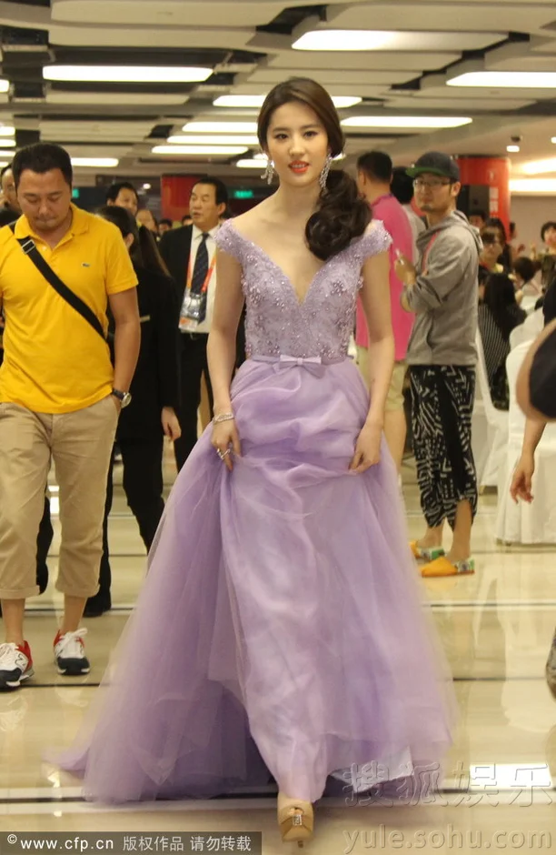 公主装扮出席上海电影节  《刘亦菲》[2014.6.25]