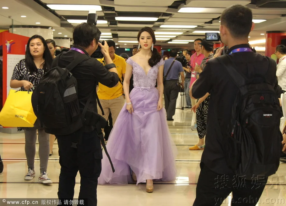 公主装扮出席上海电影节  《刘亦菲》[2014.6.25]