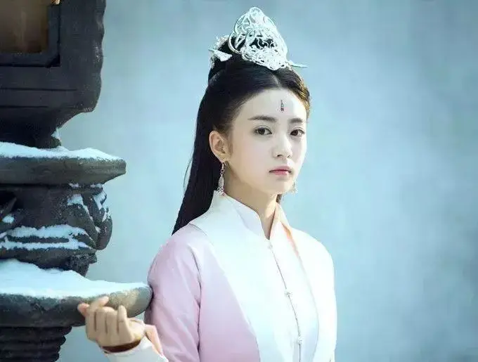 古装剧中的公主，刘亦菲灵动，林心如温婉，陈钰琪活泼