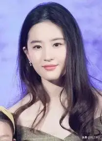 刘亦菲在演小龙女的时候只有18岁刘亦菲，而她是怎样演出的？